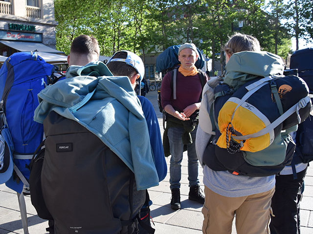 Gruppe_West_Besprechnung