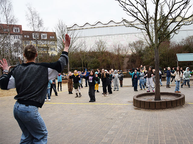 K4-Tanz-Schulhof_1